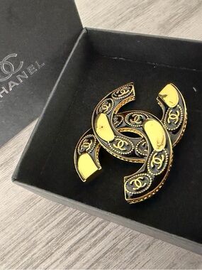 CHANEL Black and Gold Interlocking CC Statement Brooch